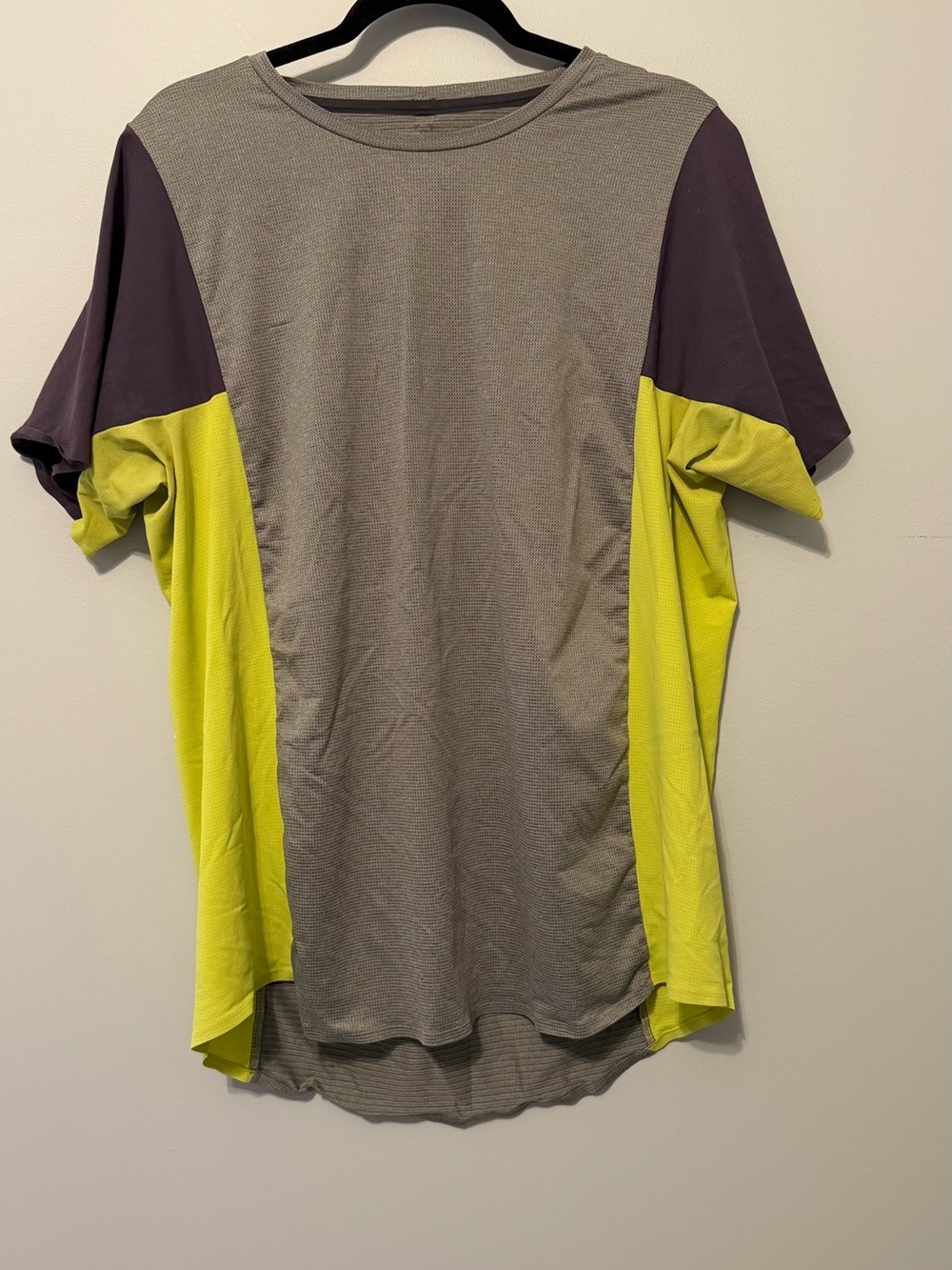 Lulu - Robert Geller Gray Neon Yellow Athletic Shirt Men’s Performance Tee